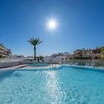 Modern Flat With 2 Bedrooms, Terrace, And Pool In Cala De Mijas ラ・カラ・デ・ミハス