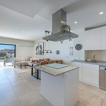 Modern Flat With 2 Bedrooms, Terrace, And Pool In Cala De Mijas Apartment *