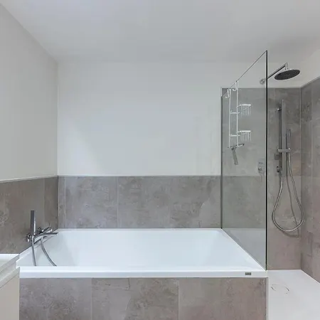 Apartment Modern Flat With 2 Bedrooms, Terrace, And Pool In Cala De Mijas