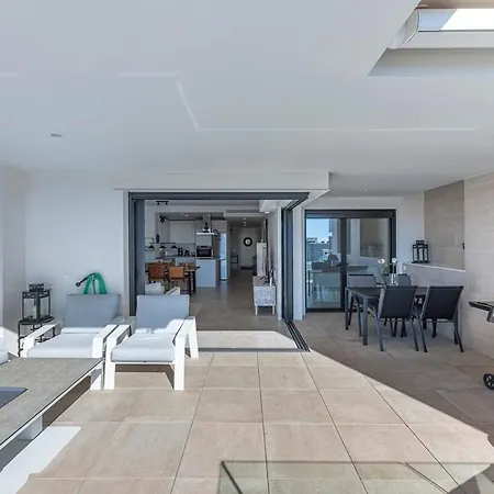 Modern Flat With 2 Bedrooms, Terrace, And Pool In Cala De Mijas *