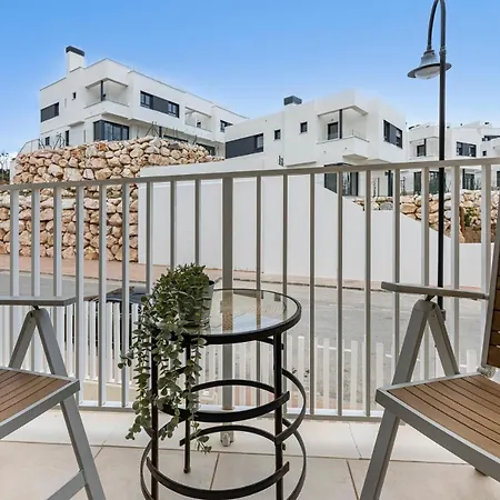 Modern Flat With 2 Bedrooms, Terrace, And Pool In Cala De Mijas *