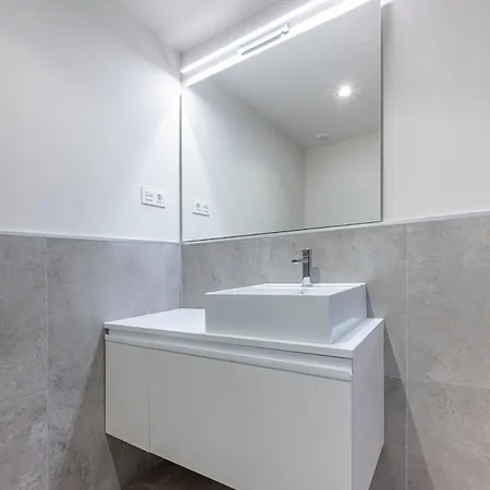 Apartment Modern Flat With 2 Bedrooms, Terrace, And Pool In Cala De Mijas