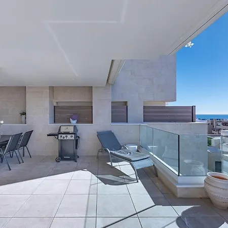 Modern Flat With 2 Bedrooms, Terrace, And Pool In Cala De Mijas *