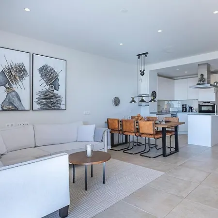 Modern Flat With 2 Bedrooms, Terrace, And Pool In Cala De Mijas *