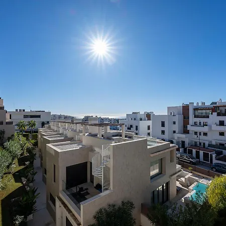 Modern Flat With 2 Bedrooms, Terrace, And Pool In Cala De Mijas *
