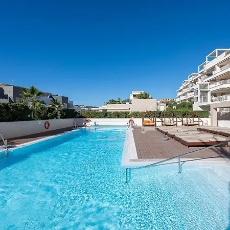 Apartment Modern Flat With 2 Bedrooms, Terrace, And Pool In Cala De Mijas