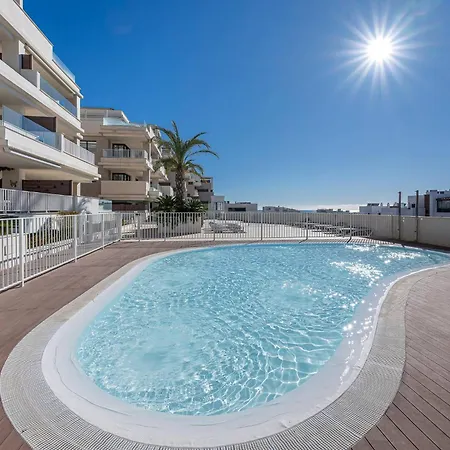 Modern Flat With 2 Bedrooms, Terrace, And Pool In Cala De Mijas アパート